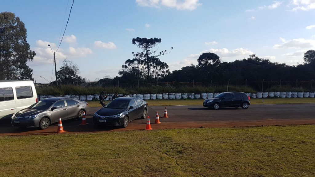 Curso de direção operacional é realizado pela Polícia Federal no autódromo de Cascavel