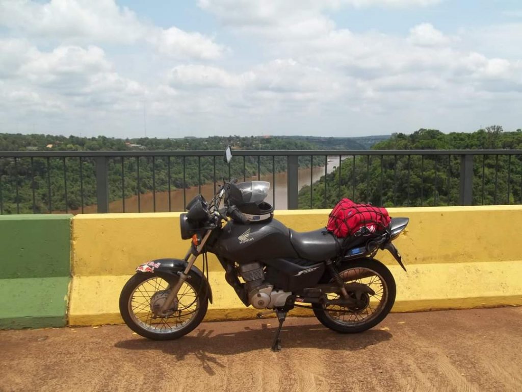 Motocicleta Honda CG 150 foi furtada na Rua Cuiabá, ao lado do Cemitério Central