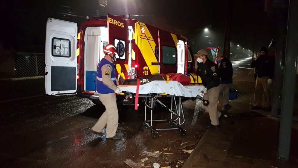 Rapaz é agredido na Rua Itália e fica em estado grave Rapaz é agredido na Rua Itália e fica em estado grave
