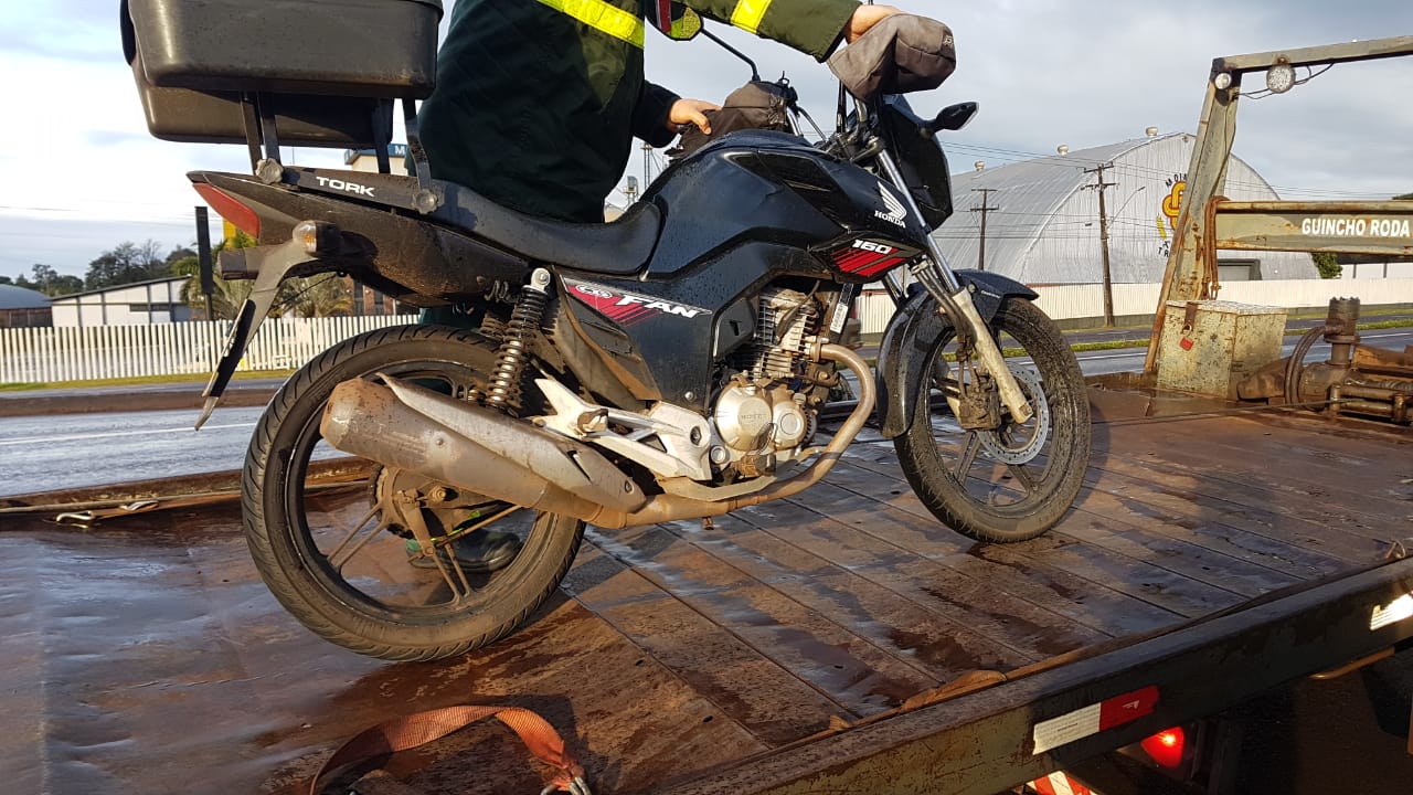 Em terceira colisão, motociclistas ficam feridos na rodovia BR-277 Imagem referente a Em terceira colisão, motociclistas ficam feridos na rodovia BR-277