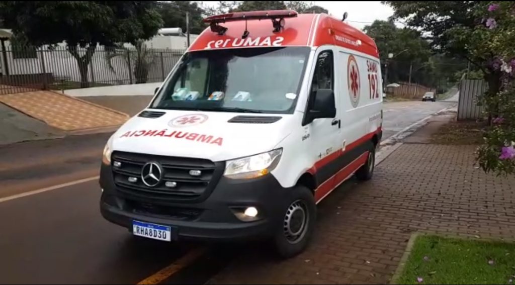 Samu atende idosa em residência na Rua Jade, no Bairro Esmeralda
