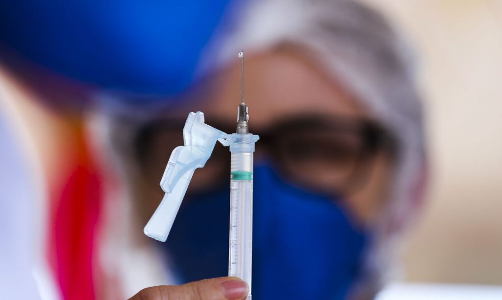Cronograma da Vacinação prevê aplicação em pessoas com 39 anos ou mais nesta terça-feira