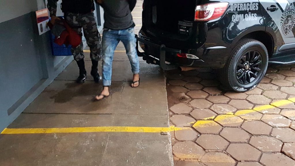 Choque detém homem com mandado de prisão em aberto por tráfico de drogas Choque detém homem com mandado de prisão em aberto por tráfico de drogas