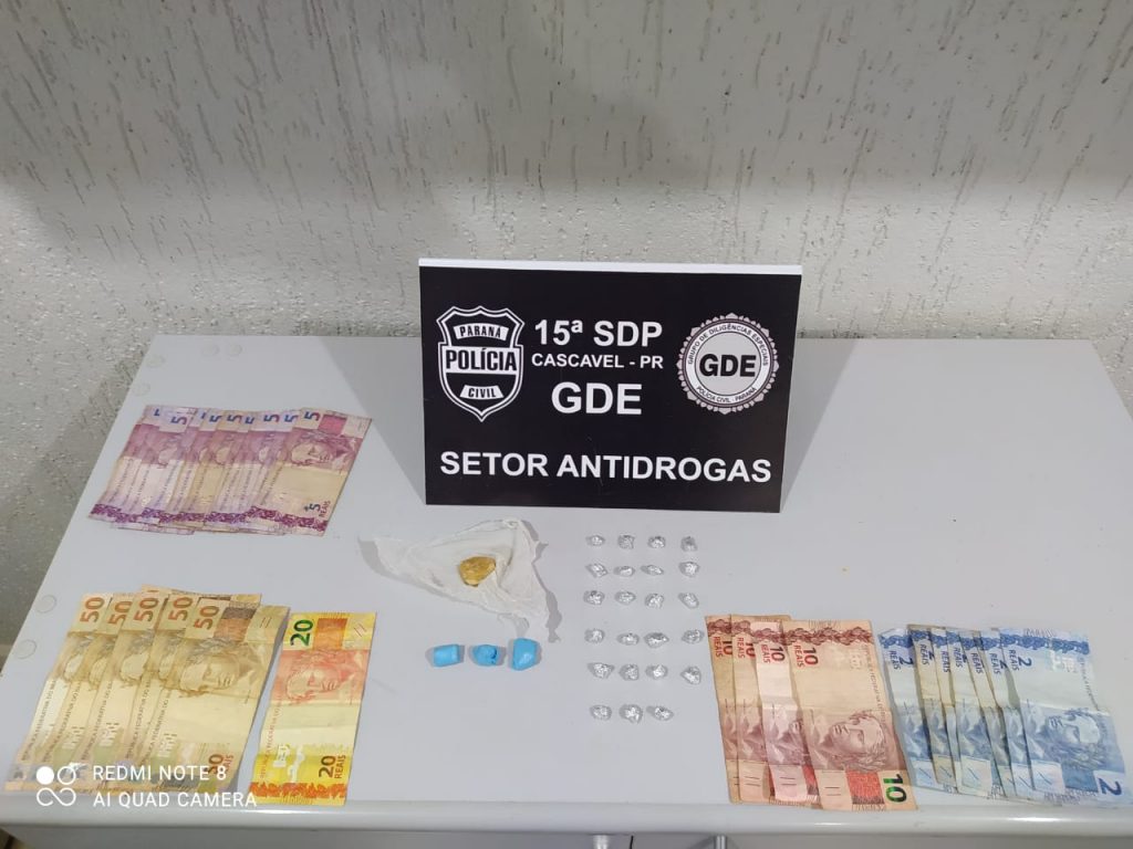 GDE da Polícia Civil detém trio e apreende drogas no Bairro Interlagos GDE da Polícia Civil detém trio e apreende drogas no Bairro Interlagos