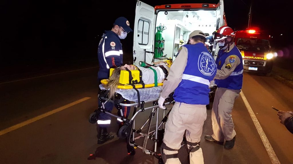 Mulher que supostamente teria sido agredida pelo companheiro é socorrida na Rua Jorge Lacerda Mulher que supostamente teria sido agredida pelo companheiro é socorrida na Rua Jorge Lacerda