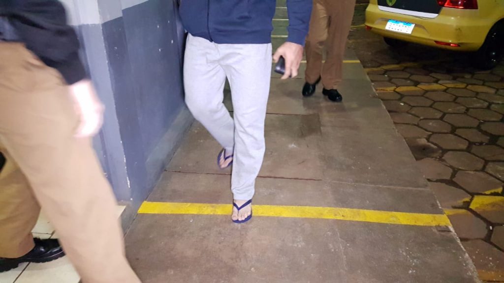 Homem descumpre medida protetiva, vai até a casa da ex-namorada e acaba detido pela PM no Bairro Cancelli Homem descumpre medida protetiva, vai até a casa da ex-namorada e acaba detido pela PM no Bairro Cancelli