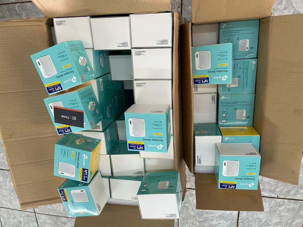 Receita Federal em Cascavel realiza ação em transportadora e apreende 150 roteadores wireless Receita Federal em Cascavel realiza ação em transportadora e apreende 150 roteadores wireless