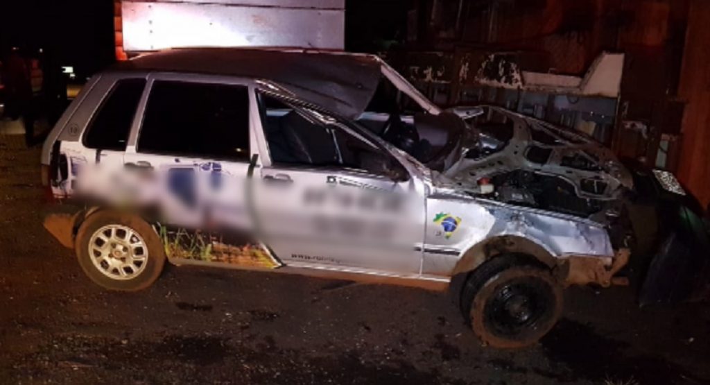 Uno capota em acidente de trânsito na BR-277 e para às margens da rodovia
