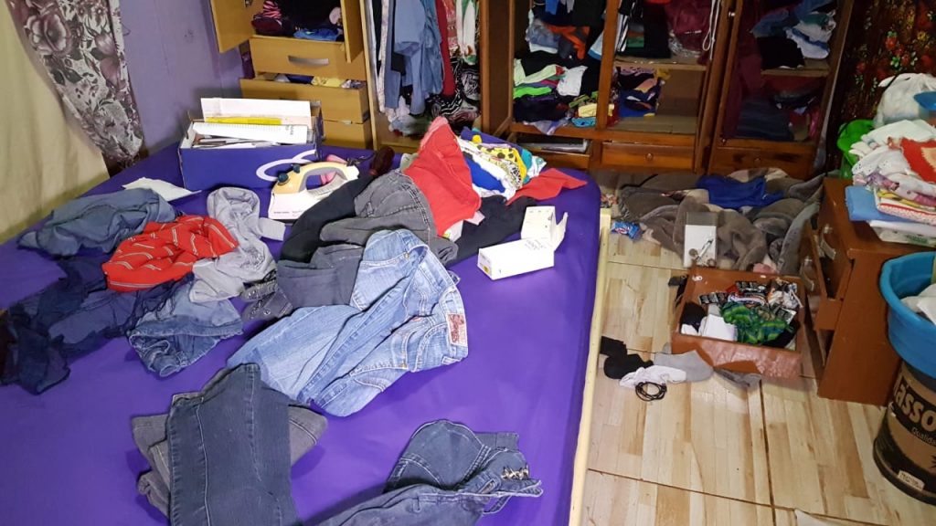 Ladrão bebe refrigerante durante furto em casa no XIV de Novembro; Vítima pede ajuda para recuperar objetos