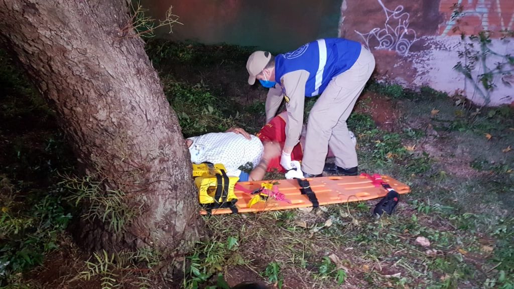 Motociclista sofre fratura na perna em forte colisão de trânsito no Bairro Morumbi