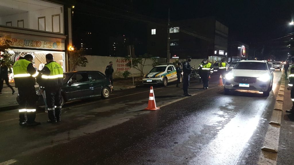 Forças de segurança realizam Operação Bloqueio na Avenida Brasil, no Centro
