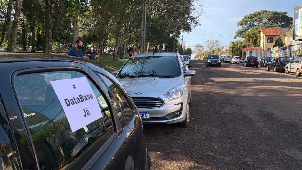 Carreata pela data-base é realizada por servidores públicos municipais em Cascavel
