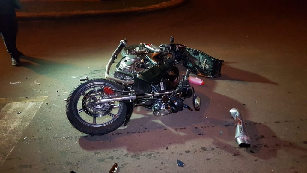 Grave batida deixa motociclistas feridos no Bairro Universitário