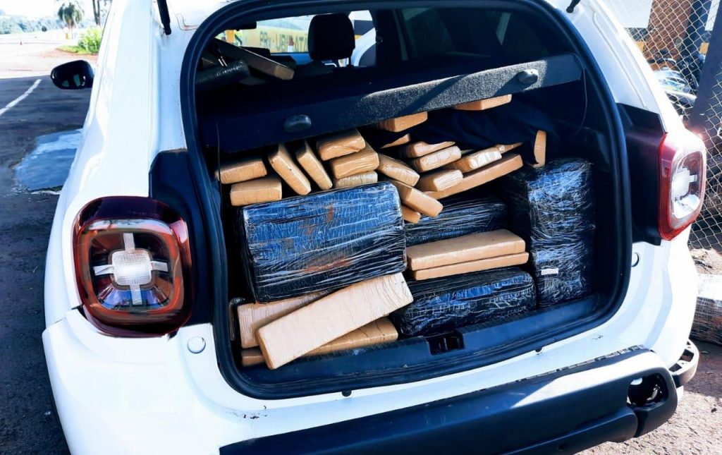 PRE de Ubiratã apreende 620 quilos de maconha e recupera veículo roubado PRE de Ubiratã apreende 620 quilos de maconha e recupera veículo roubado