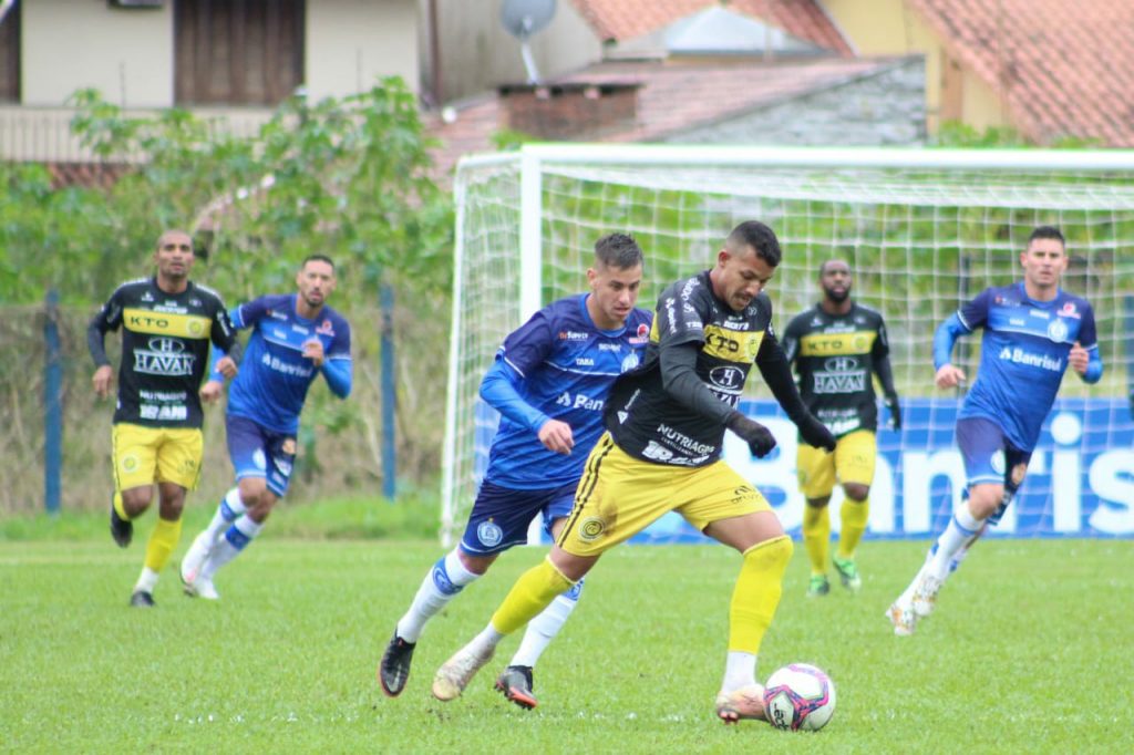 De virada e fora de casa, FC Cascavel vence a segunda na Série D