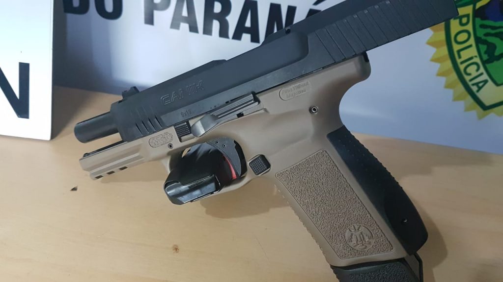 BPFron encontra armas em abordagem de rotina em ônibus