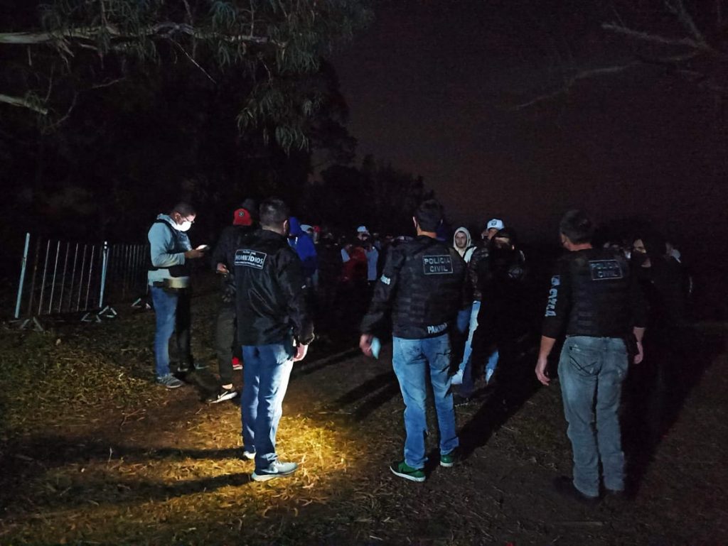 Polícia Civil dispersa festa clandestina com cerca de 200 pessoas em Piraquara