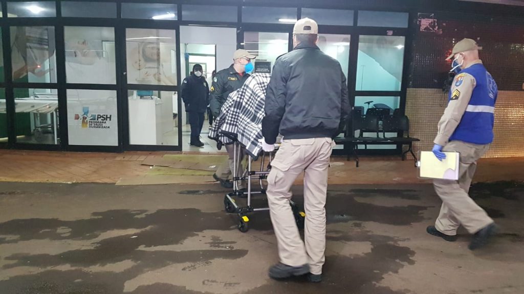 Jovem é levado à UPA Tancredo após cair de escada no Bairro Cascavel Velho