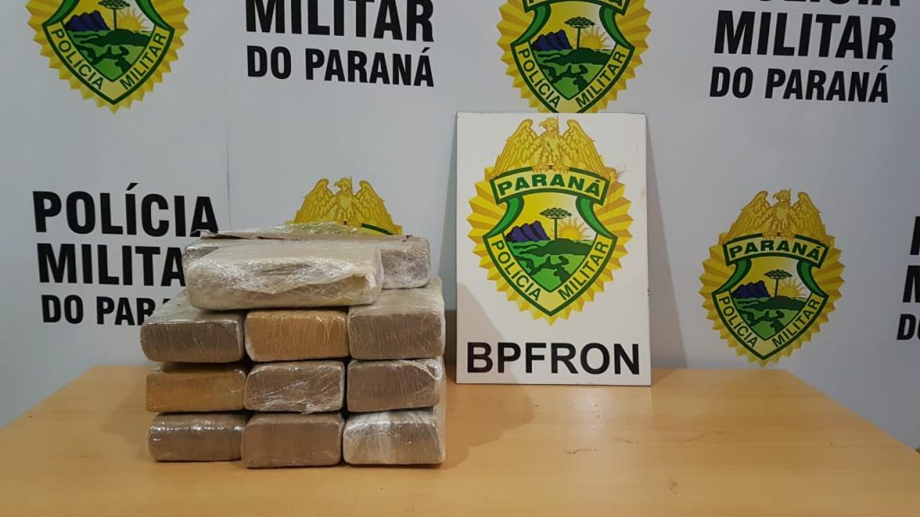 Jovem é detido pelo BPFron transportando 11 tabletes de maconha