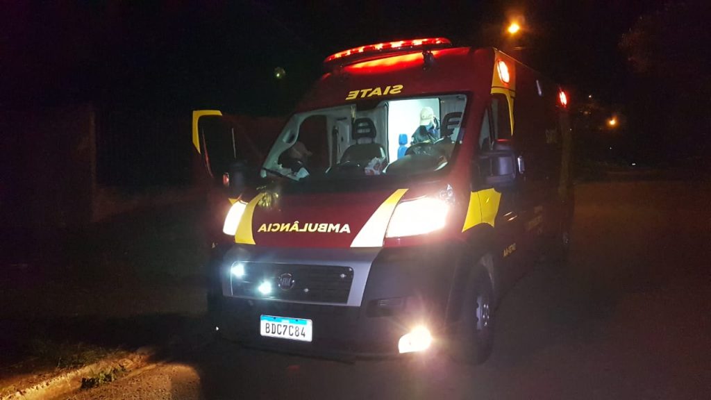 Pia do banheiro quebra e cai no pé de adolescente, que fica ferida no Bairro Cascavel Velho