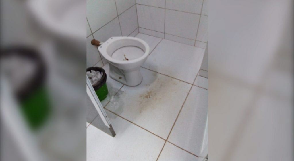 Usuários reclamam das condições de banheiro no Terminal Nordeste