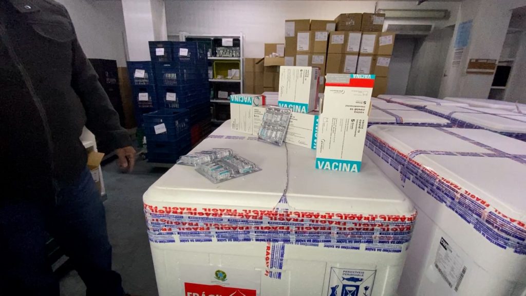 Covid-19: Paraná recebe 277.250 doses do imunizante da AstraZeneca