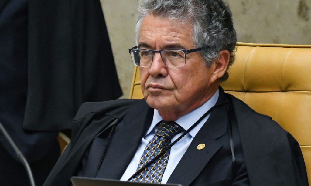 Marco Aurélio Mello participa de última sessão plenária como ministro