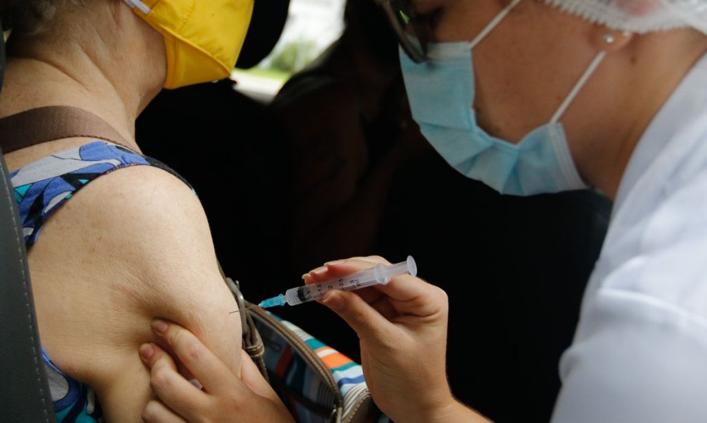 Ministério confirma 99 mil doses para adolescentes com comorbidades; lote chega amanhã
