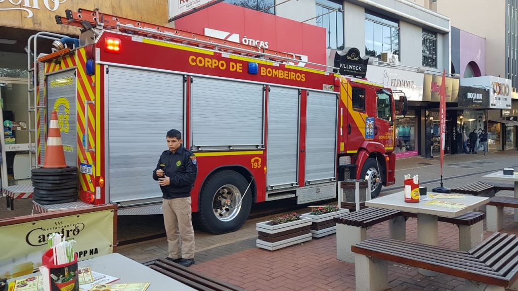 Princípio de incêndio em restaurante mobiliza Bombeiros à Travessa Padre Champagnat