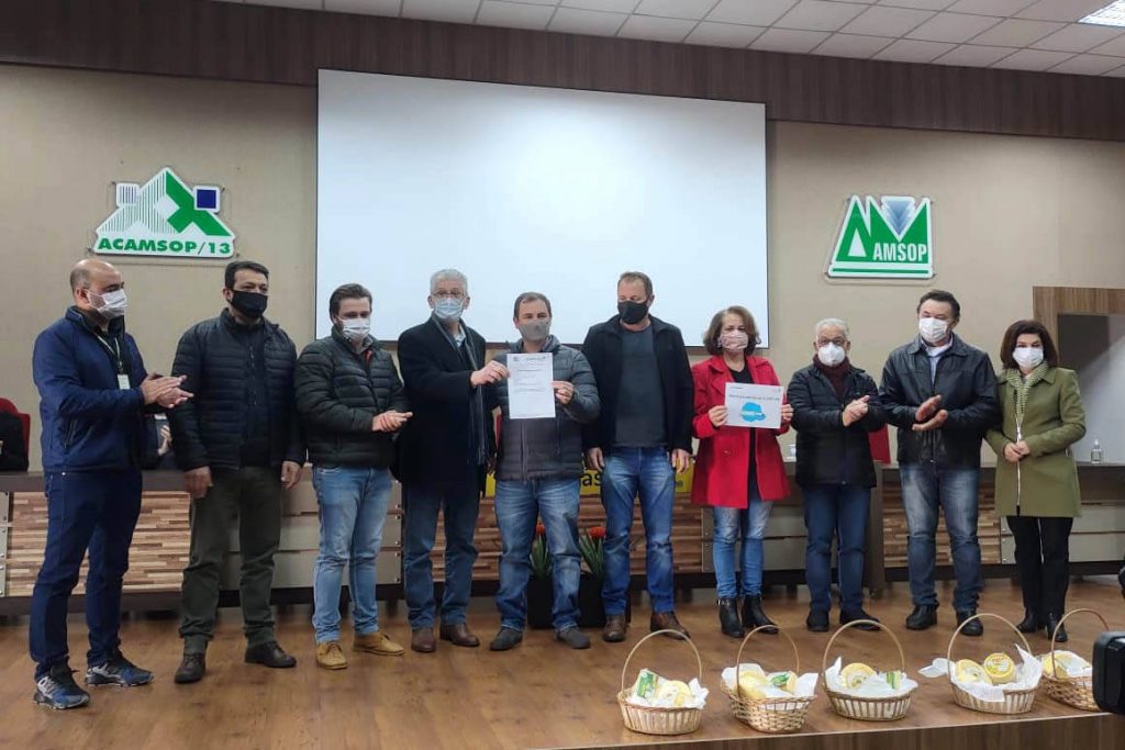 Quatro municípios recebem certificados de qualidade que ampliam trânsito de produtos