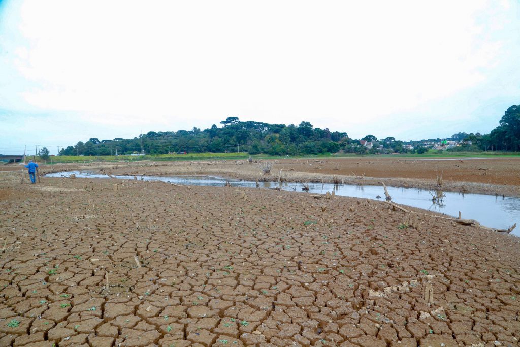 Com previsão de chuvas abaixo da média, Primavera começa com dois terços do Paraná em estiagem