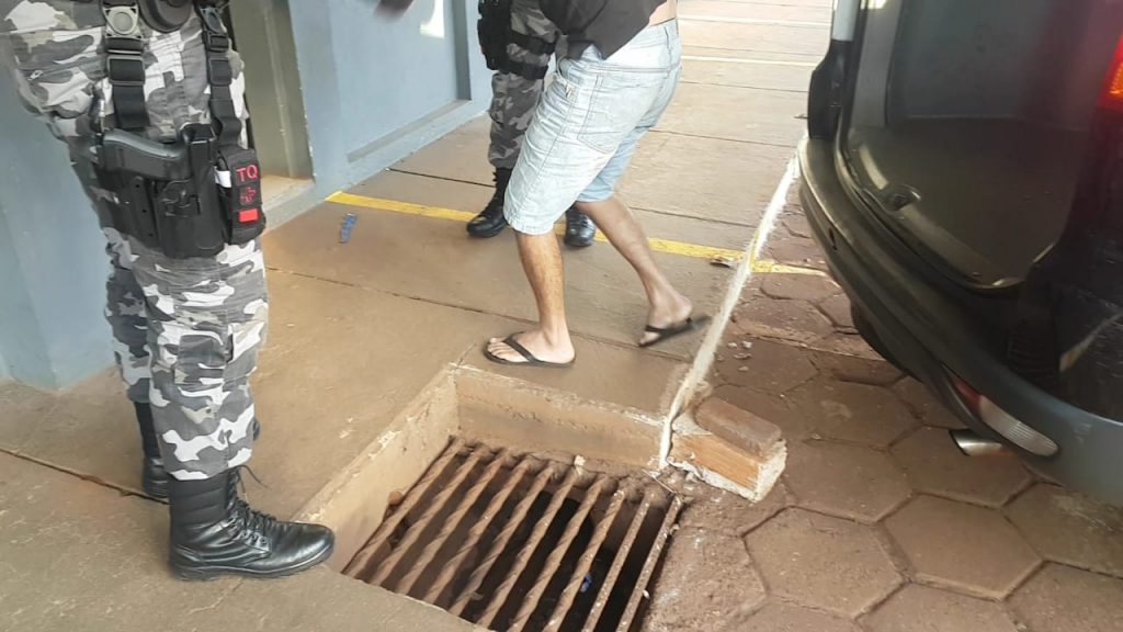 Choque recupera Vectra furtado e prende indivíduo que tinha mandados de prisão em aberto no Bairro Santa Cruz
