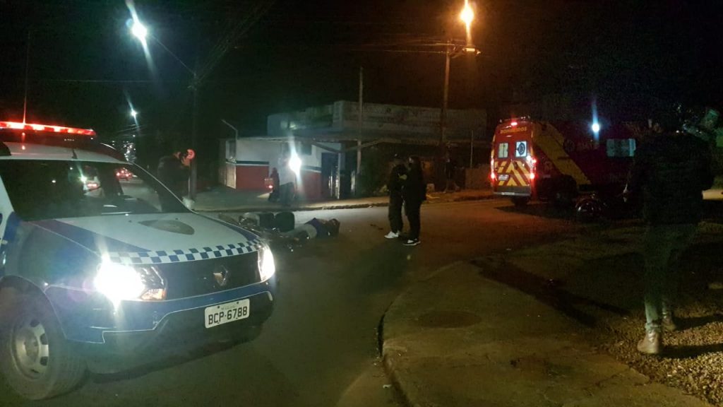 Siate socorre motociclista ferido em batida de trânsito na Rua Ipanema, no Periolo