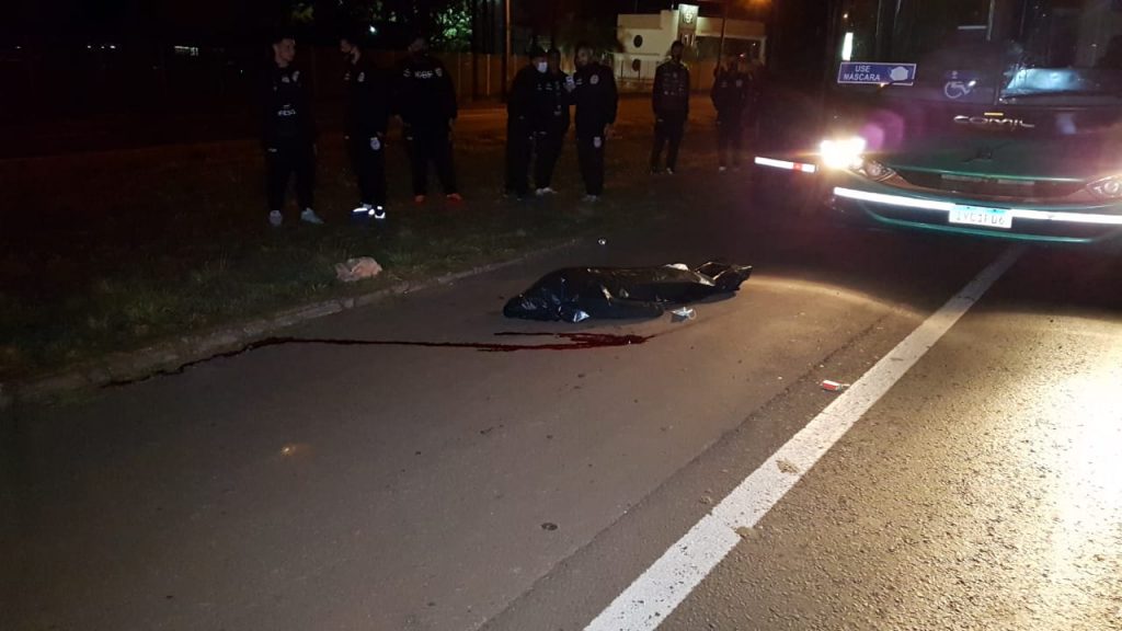Homem de 62 anos morre atropelado por ônibus ao tentar atravessar a BR-277, em Cascavel