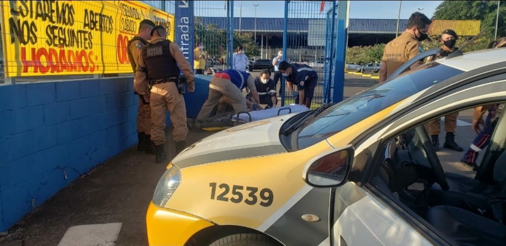 Baleado, homem é encaminhado ao hospital em estado grave em Londrina