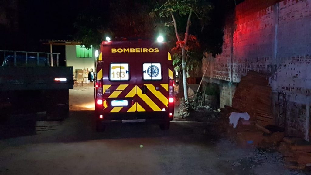 Idoso fratura a perna ao sofrer queda em casa no Bairro Santa Cruz