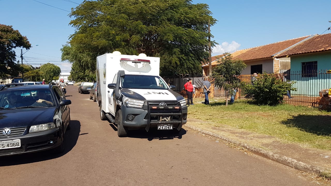 IML chega na residência no Bairro Paulo Godoy onde homem entrou em óbito nesta madrugada