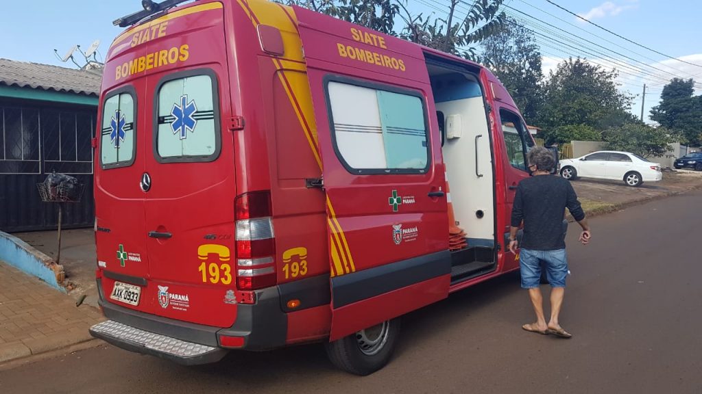 Mulher fratura o braço ao sofrer queda dentro de casa no Santa Felicidade