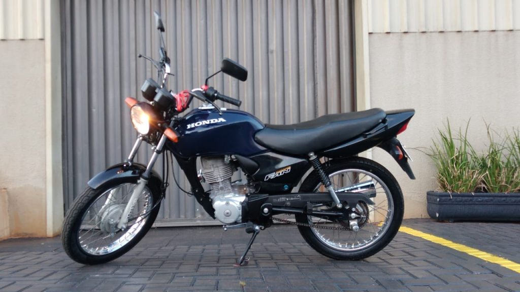 Moto Honda FAN 125 de cor azul com placa ANH-7160 é furtada