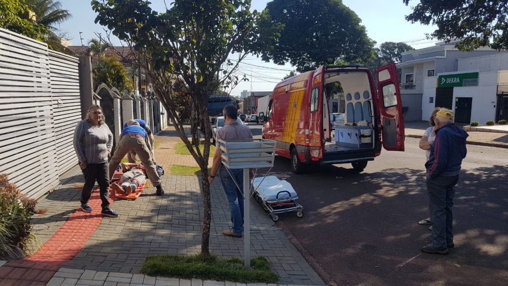 Mulher fica ferida ao sofrer queda na Rua Curitiba, Região do Ciro Nardi