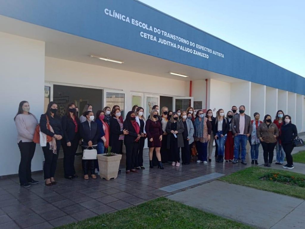 Municípios da região conhecem o funcionamento e atendimento da Clínica Escola para Autistas