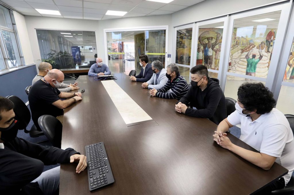 Porto de Paranaguá apresenta vantagens de embarque a empresários asiáticos