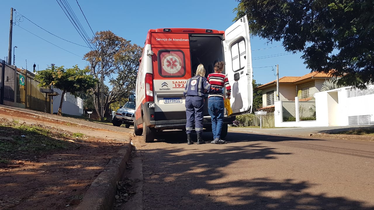 Mulher é socorrida pelo Samu no Bairro Alto Alegre