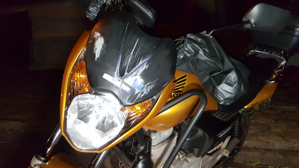Jovem sofre luxação em ombro e precisa dos cuidados do Siate na Rua Tuiuti, no Cancelli