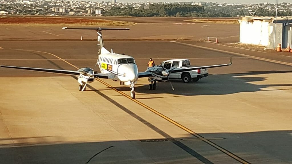 Avião do Governo chega a Cascavel trazendo nova remessa de vacinas contra o Covid-19
