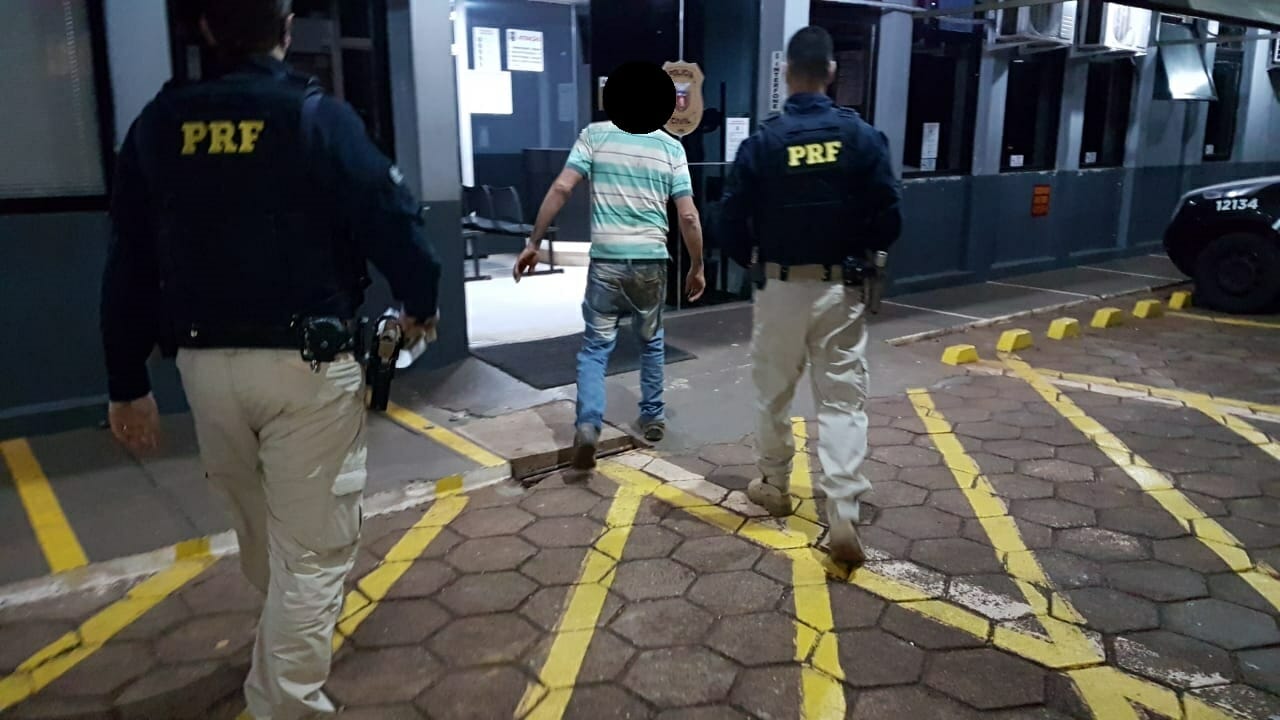 Após se envolver em acidente na BR-369, motorista é preso pela PRF por embriaguez ao volante; teste apontou 1,06 mg/L Imagem referente a Após se envolver em acidente na BR-369, motorista é preso pela PRF por embriaguez ao volante; teste apontou 1,06 mg/L