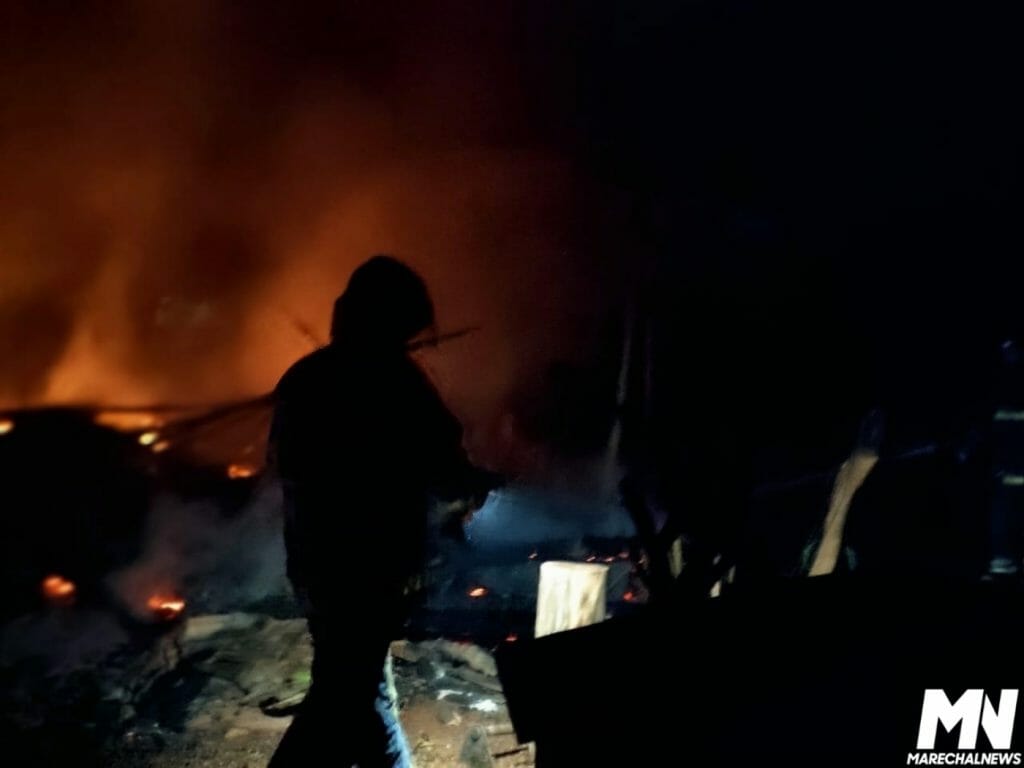 Residência é consumida por incêndio durante a madrugada em Marechal Cândido Rondon