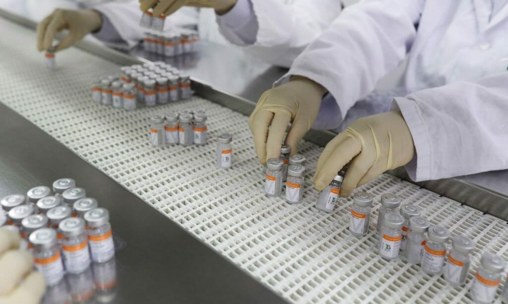 Estudo diz que CoronaVac eleva resposta em pacientes imunossuprimidos