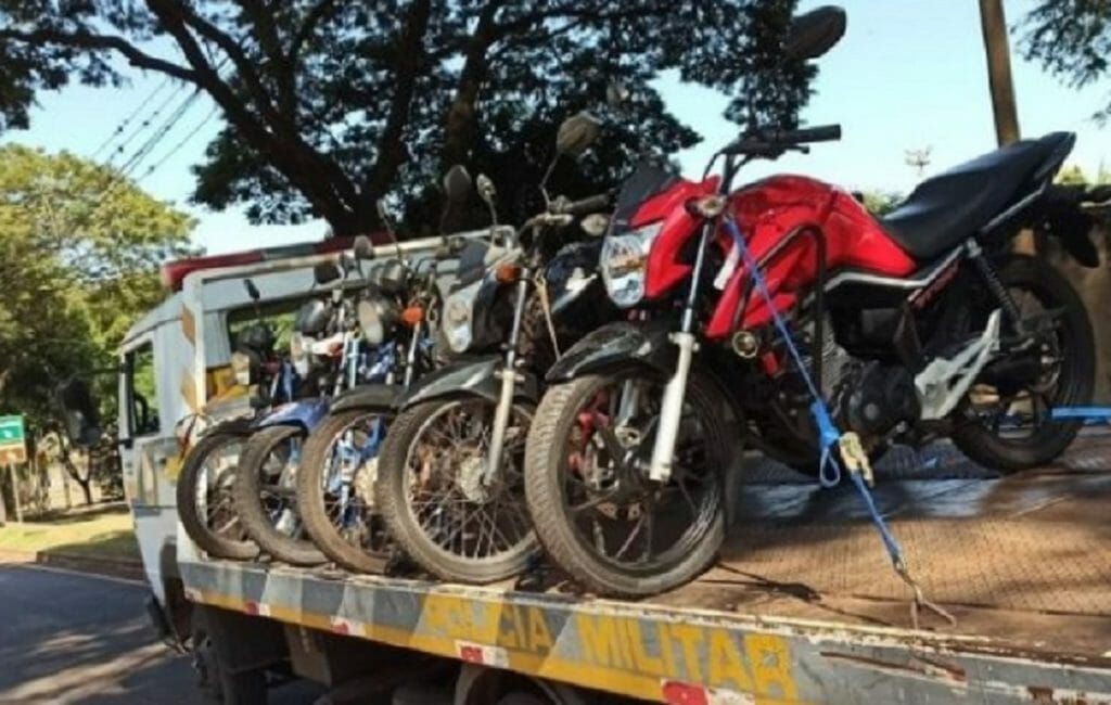 Polícia Militar apreende treze motocicletas em Londrina Polícia Militar apreende treze motocicletas em Londrina