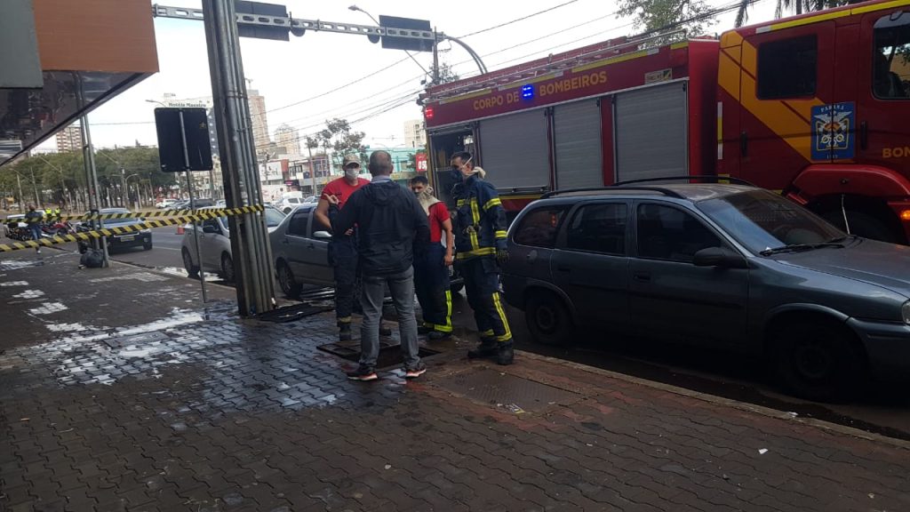 Incêndio em apartamento teve início em um patinete elétrico que estava carregando